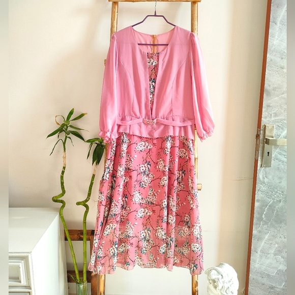 Lightweight Elegant 2-in-1 Dress - Picture 11 of 16